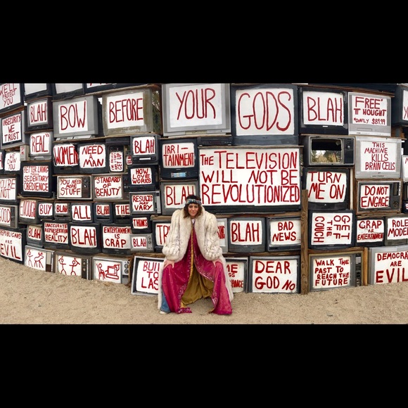 Meet your Posher, Carolyn - Picture 3 of 3